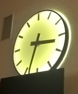 Uhr Club.jpg