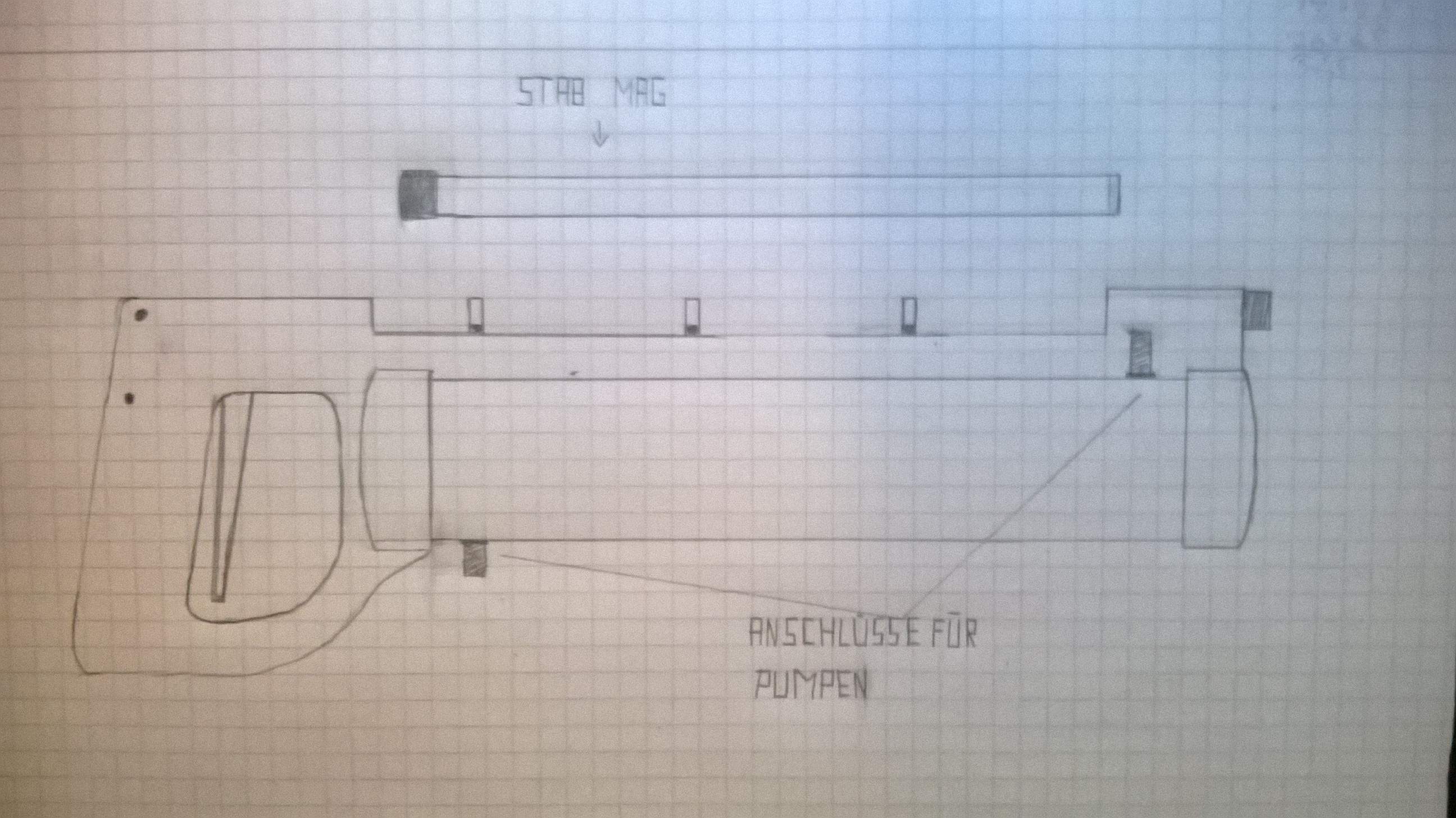 Blaster Skizze,
8Kästchen entsprechen 10cm
Alle Teile (außer dem Tank) sind 3cm Breit.
Der Tank hat einen Durchmesser von 7,5cm, die Entkappen von