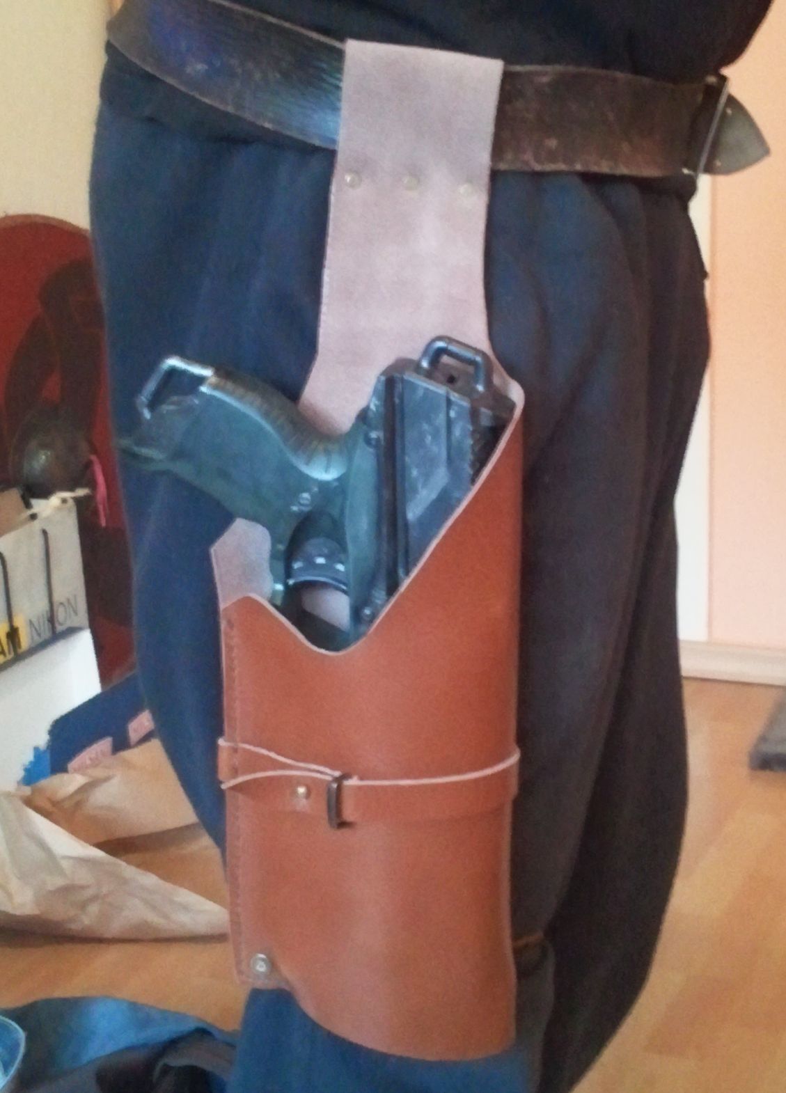 klassischer Holster für eine Strongarm, rechts